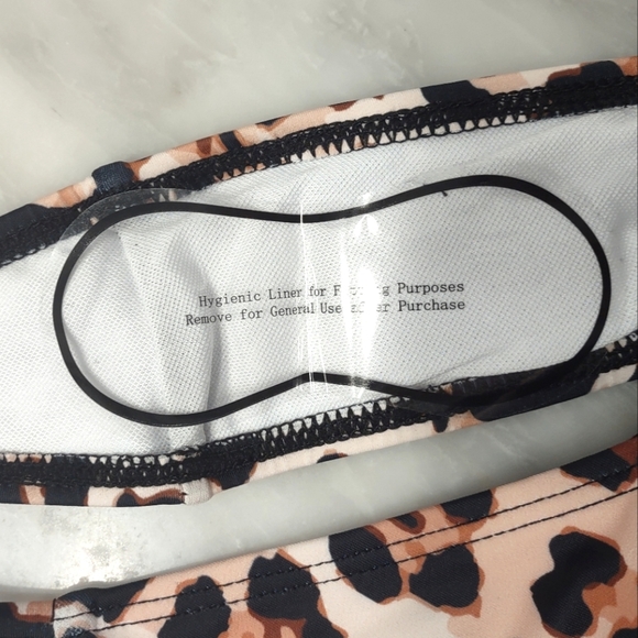 NWT 2 Piece Bikini Set Leopard Print Scoop Neck Criss Cross Thong Bathing Suit M - Picture 14 of 16